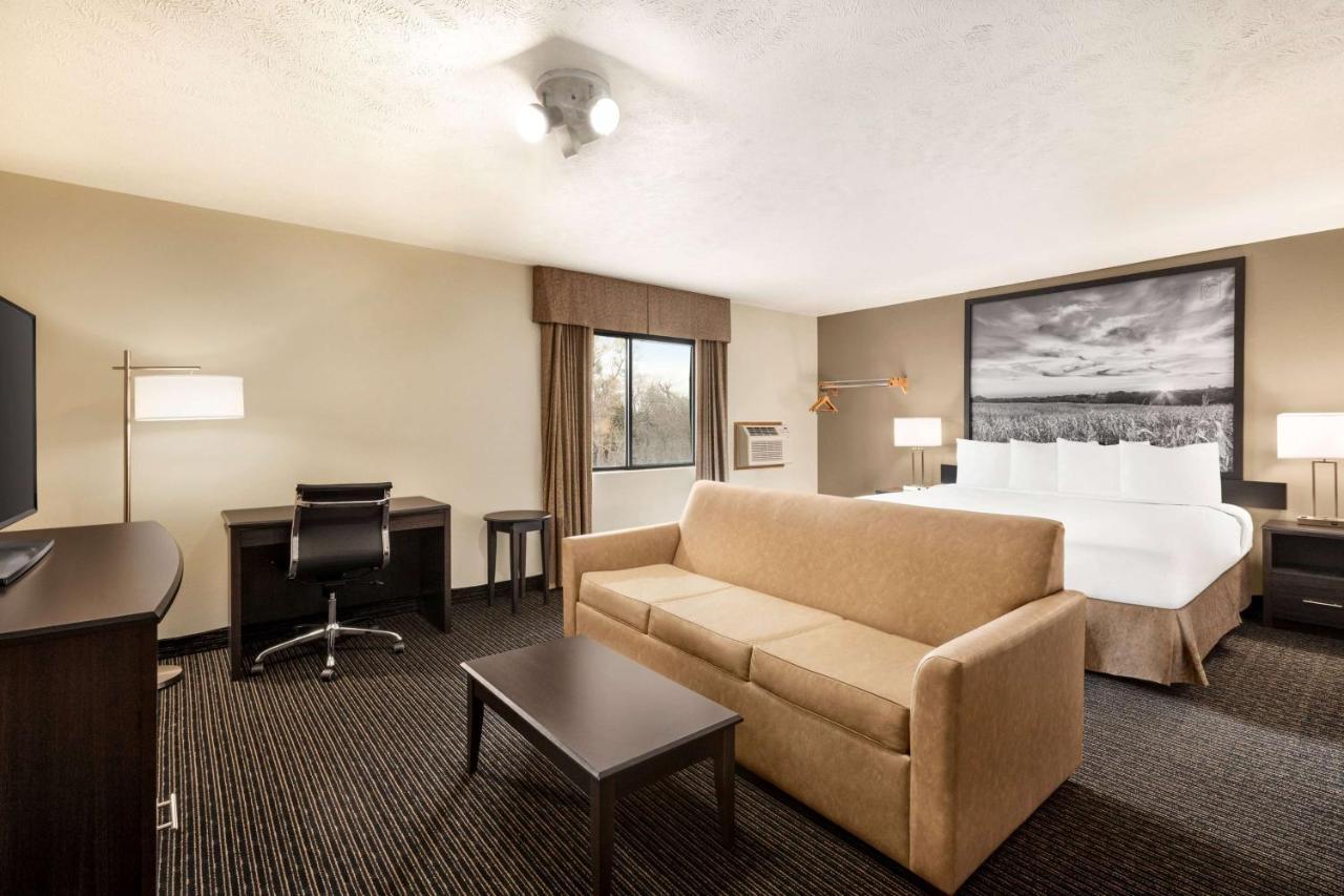 Hotel Super 8 By Wyndham Lincoln North Extérieur photo